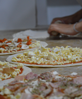 Fem qualsevol pizza amb la nostra massa elaborada amb farines sense gl